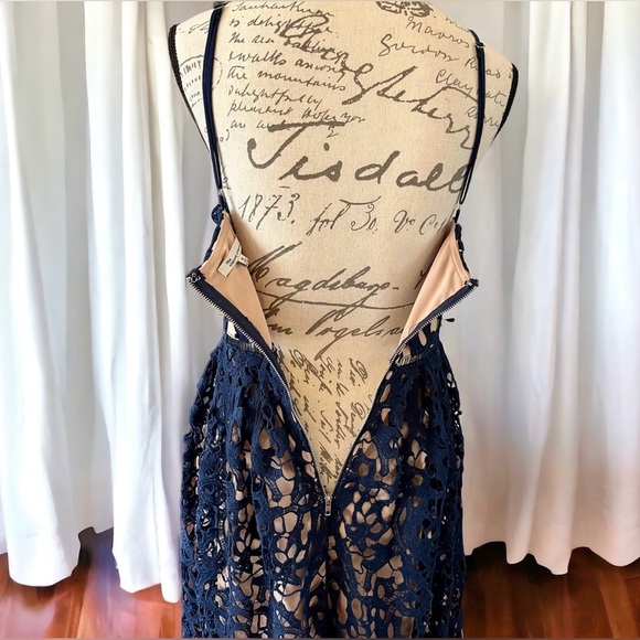 The Clothing Co ELEGANT NAVY BLUE LACE ANKLE-LENGTH MIDI DRESS Medium​ - Picture 6 of 15